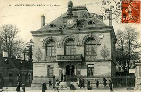 La mairie de Montreuil (carte postale, début du XXe siècle) ©Coll. Musée de l’Histoire vivante