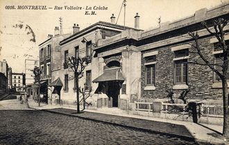 La crèche municipale, au 41 rue Voltaire ; aujourd’hui, la crèche Voltaire est au 5 rue Paul-Éluard (carte postale) ©Coll. Musée de l’Histoire vivante