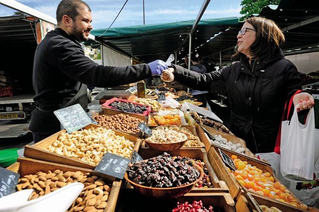Les sept marchés de Montreuil battent au rythme de la vie montreuilloise. Chaque semaine s'y respire l’humeur de la ville.