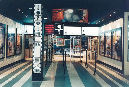 Photographie de l’entrée du cinéma, après les travaux de rénovation de 1996 ©Ph. Julie Poupé / Archives municipales de la ville de Montreuil