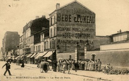 Carte postale de l’entrée de l’usine Bébé Jumeau au début du XXe siècle ©Coll. Musée de l’Histoire vivante