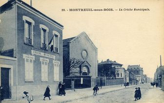 La première crèche municipale ouverte à Montreuil, au 41 rue Voltaire, au début du XXe siècle (carte postale) ©Coll. Musée de l’Histoire vivante