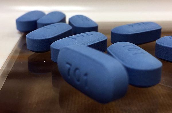 La PrEP (Pre-Exposure Prophylaxis, prophylaxie pré-exposition en français) est un traitement préventif qui permet de se prémunir d'une infection au VIH La PrEP (Pre-Exposure Prophylaxis, prophylaxie pré-exposition en français) est un traitement préventif qui permet de se prémunir d'une infection au VIH