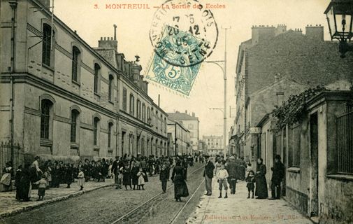 Le groupe Voltaire, rue Arsène-Chéreau (actuelle rue Robespierre), au début du XXe siècle (carte postale) ©Coll. Musée de l’Histoire vivante