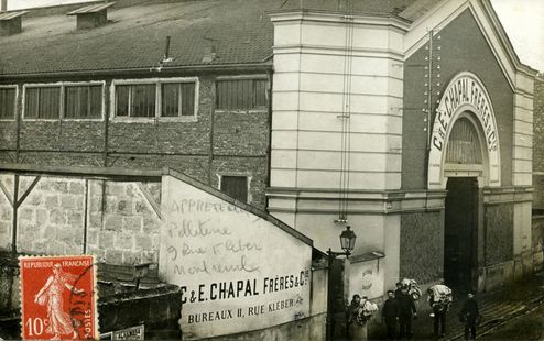 Carte postale de la façade de l’usine Chapal au début du XXe siècle ©Coll. Musée de l’Histoire vivante