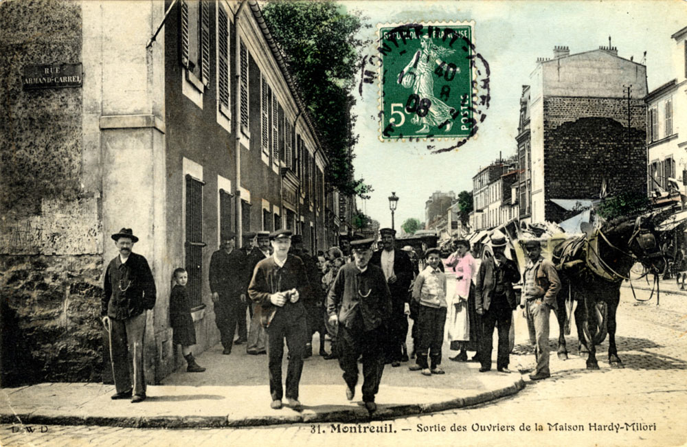 Carte postale d’une sortie d’usine Hardi-Milori au début du XXe siècle ©Coll. Musée de l’Histoire vivante